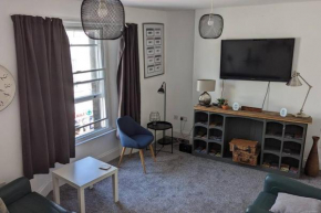 3- Bedroom modern,spacious apartment-Devon